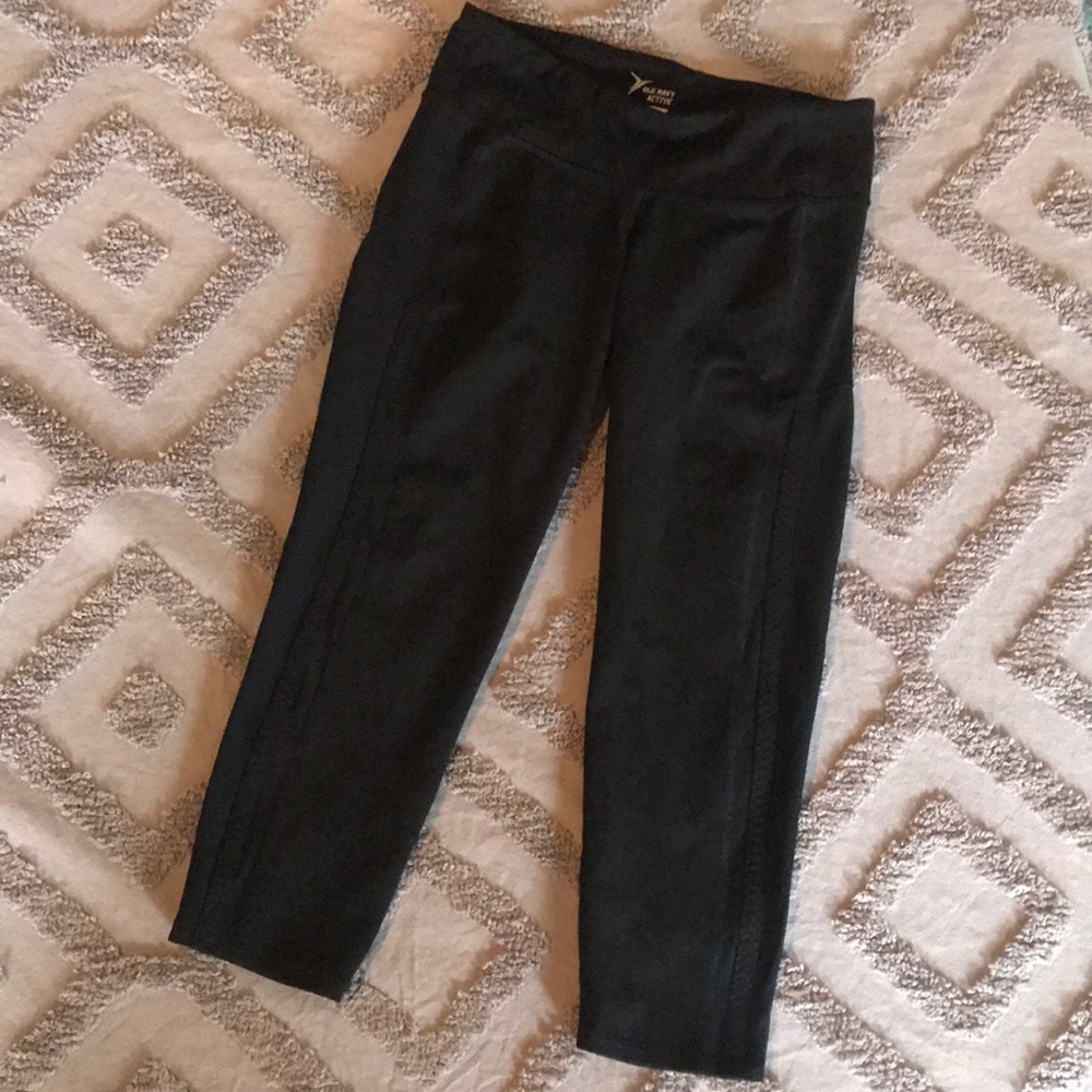 Old Navy Go-Dry Cropped Leggings